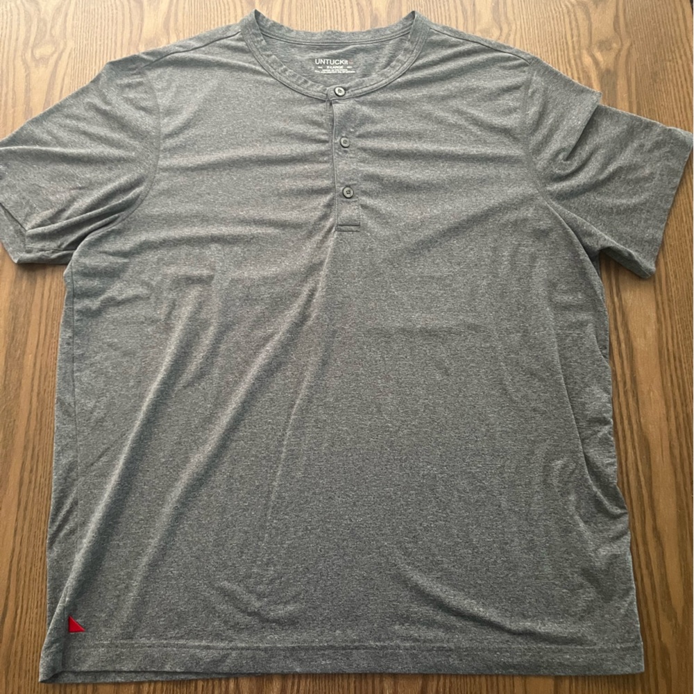 Untuckit Mens Gray short sleeve Henley shirt size XL